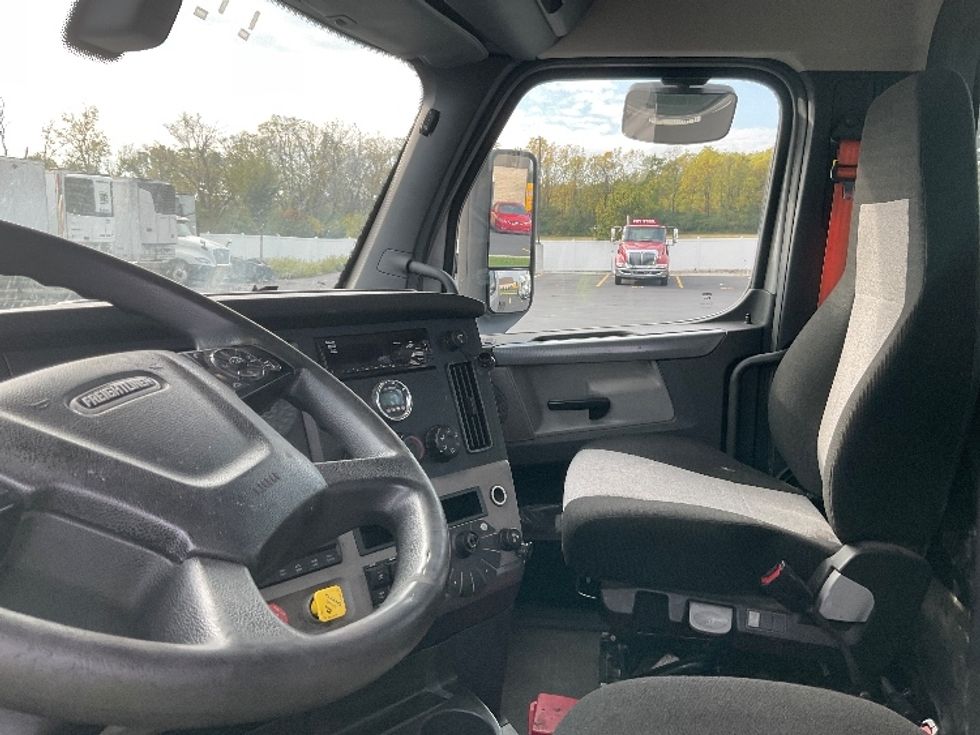 Day Cab Tractor-Heavy Duty Tractors-Freightliner-2020-T12664ST-Piqua-OH-353,775\n\t\tmiles-$ 52,750 - Image 10