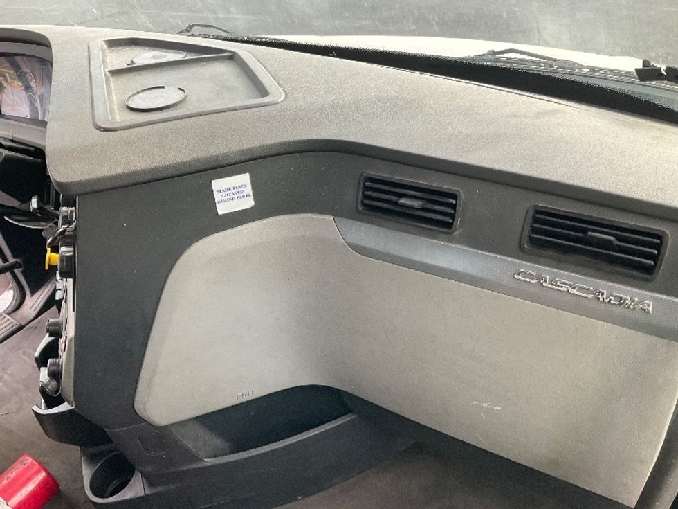 Day Cab Tractor-Heavy Duty Tractors-Freightliner-2020-T12664ST-Piqua-OH-353,775\n\t\tmiles-$ 52,750 - Image 13