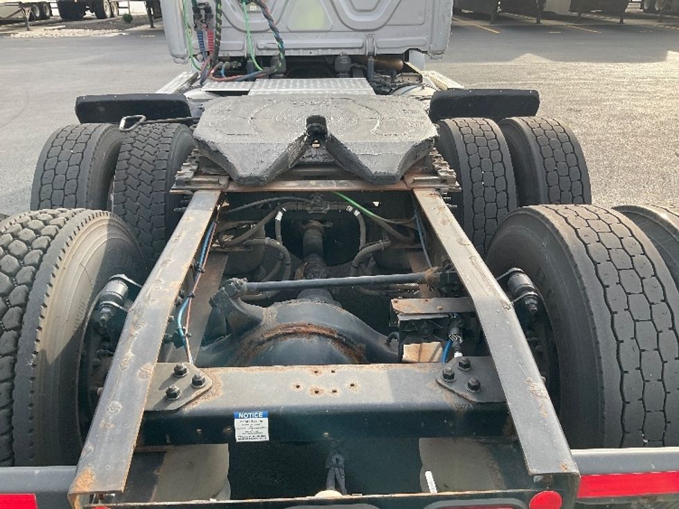 Day Cab Tractor-Heavy Duty Tractors-Freightliner-2020-T12664ST-Piqua-OH-353,775\n\t\tmiles-$ 52,750 - Image 6