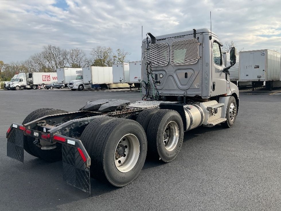 Day Cab Tractor-Heavy Duty Tractors-Freightliner-2020-T12664ST-Piqua-OH-353,775\n\t\tmiles-$ 52,750 - Image 7