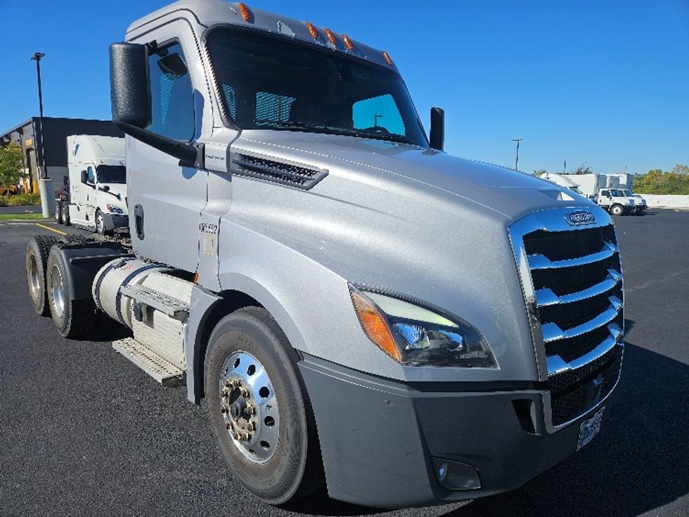 Day Cab Tractor-Heavy Duty Tractors-Freightliner-2020-T12664ST-Piqua-OH-402,505\n\t\tmiles-$ 50,250 - Image 1