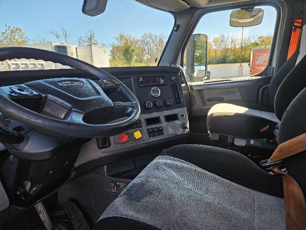 Day Cab Tractor-Heavy Duty Tractors-Freightliner-2020-T12664ST-Piqua-OH-402,505\n\t\tmiles-$ 50,250 - Image 10