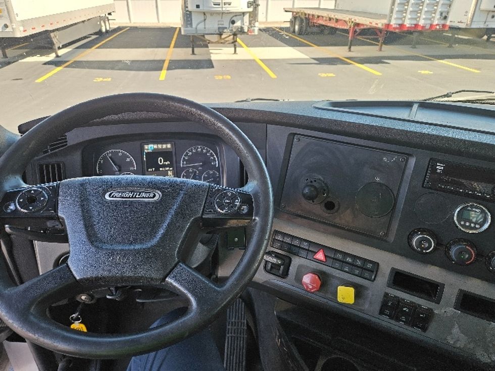 Day Cab Tractor-Heavy Duty Tractors-Freightliner-2020-T12664ST-Piqua-OH-402,505\n\t\tmiles-$ 50,250 - Image 11