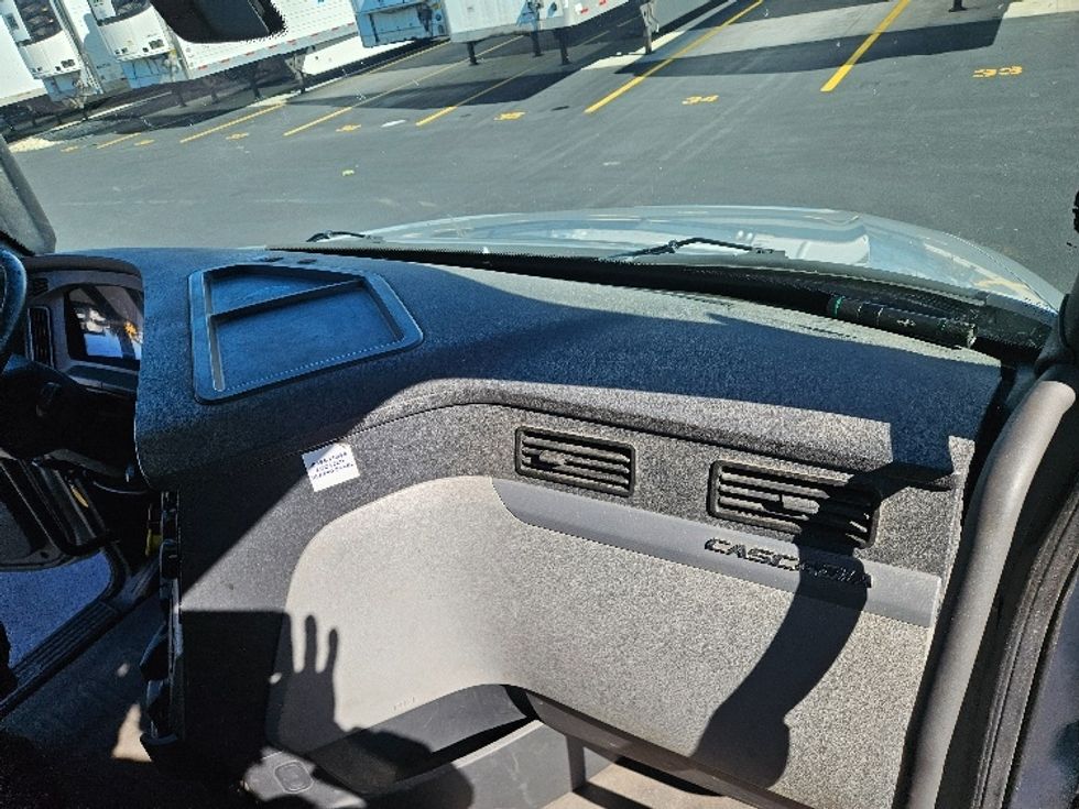 Day Cab Tractor-Heavy Duty Tractors-Freightliner-2020-T12664ST-Piqua-OH-402,505\n\t\tmiles-$ 50,250 - Image 13