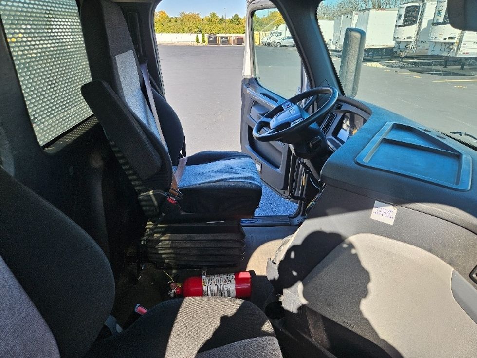 Day Cab Tractor-Heavy Duty Tractors-Freightliner-2020-T12664ST-Piqua-OH-402,505\n\t\tmiles-$ 50,250 - Image 14