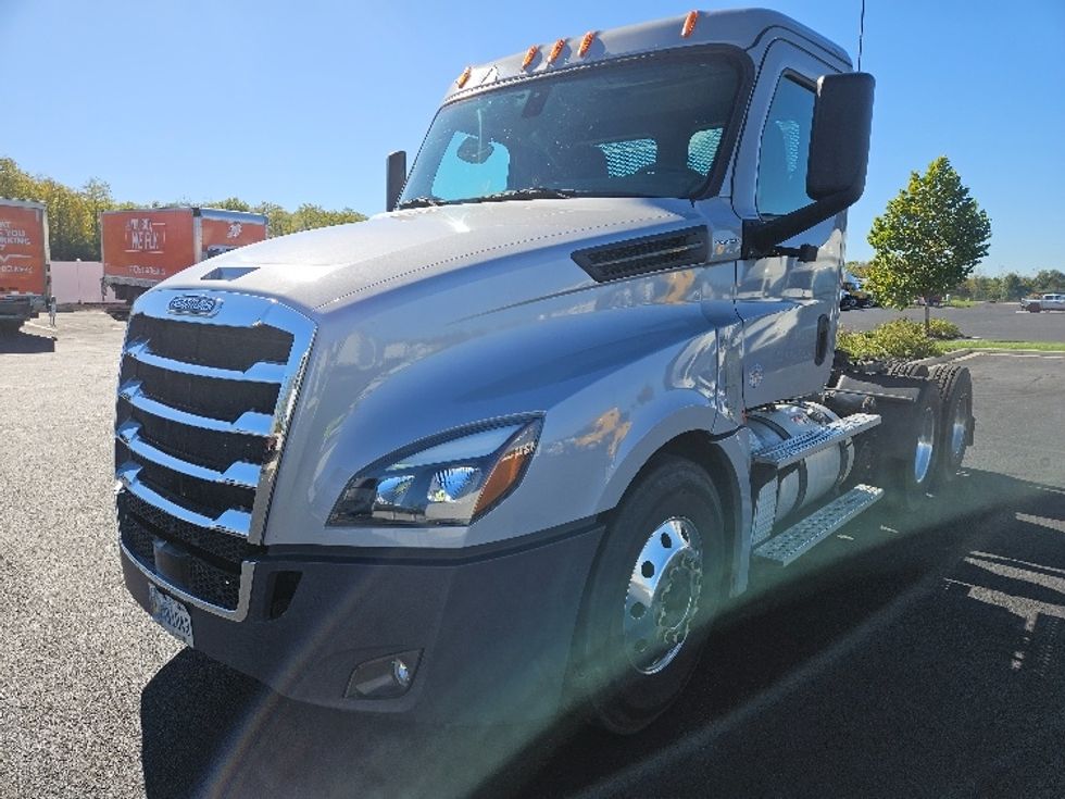 Day Cab Tractor-Heavy Duty Tractors-Freightliner-2020-T12664ST-Piqua-OH-402,505\n\t\tmiles-$ 50,250 - Image 3
