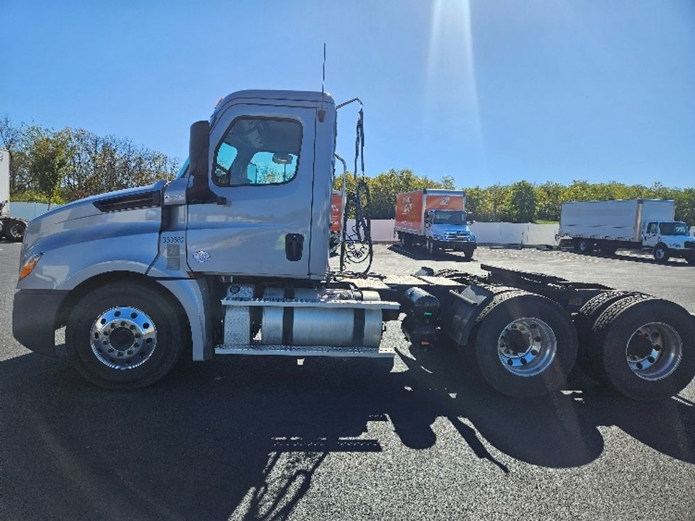 Day Cab Tractor-Heavy Duty Tractors-Freightliner-2020-T12664ST-Piqua-OH-402,505\n\t\tmiles-$ 50,250 - Image 4