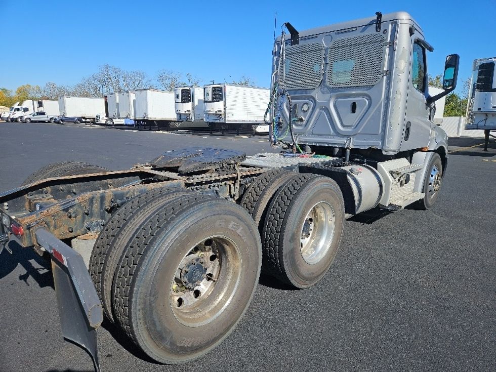 Day Cab Tractor-Heavy Duty Tractors-Freightliner-2020-T12664ST-Piqua-OH-402,505\n\t\tmiles-$ 50,250 - Image 7