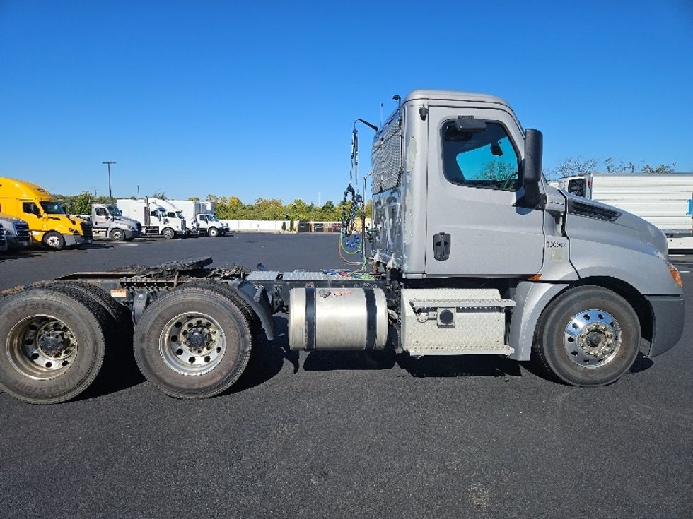 Day Cab Tractor-Heavy Duty Tractors-Freightliner-2020-T12664ST-Piqua-OH-402,505\n\t\tmiles-$ 50,250 - Image 8