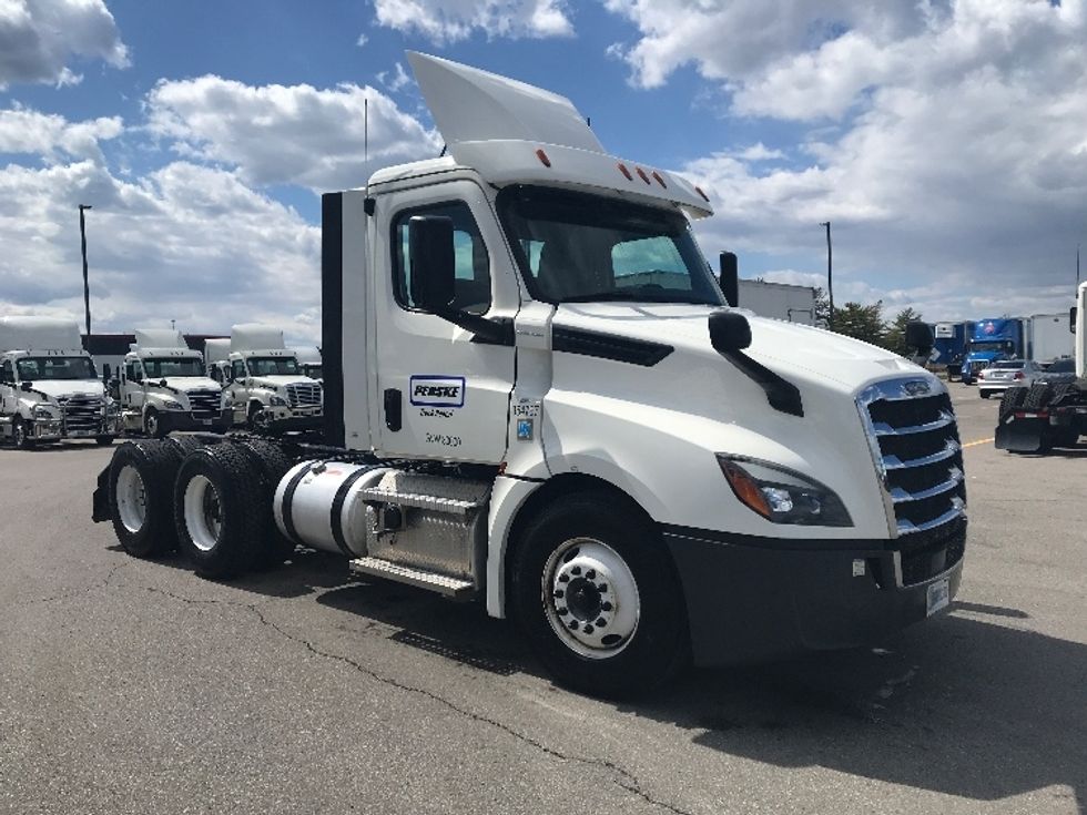 Day Cab Tractor-Heavy Duty Tractors-Freightliner-2020-T12664ST-Piqua-OH-409,103\n\t\tmiles-$ 52,250 - Image 1