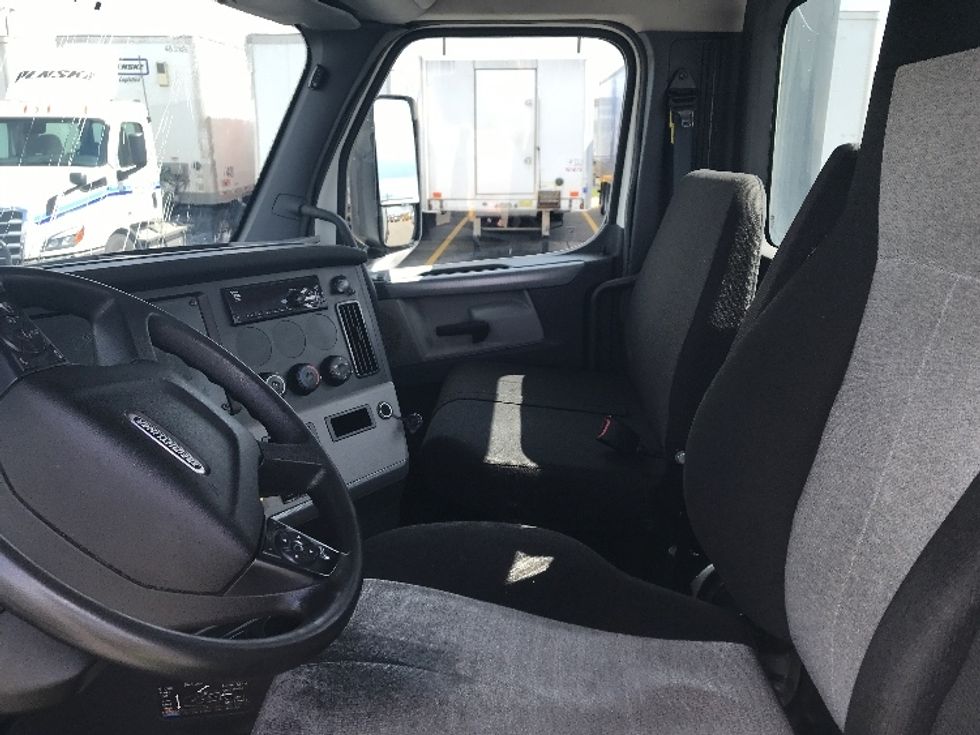 Day Cab Tractor-Heavy Duty Tractors-Freightliner-2020-T12664ST-Piqua-OH-409,103\n\t\tmiles-$ 52,250 - Image 10