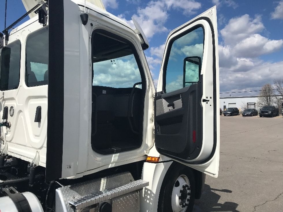 Day Cab Tractor-Heavy Duty Tractors-Freightliner-2020-T12664ST-Piqua-OH-409,103\n\t\tmiles-$ 52,250 - Image 12