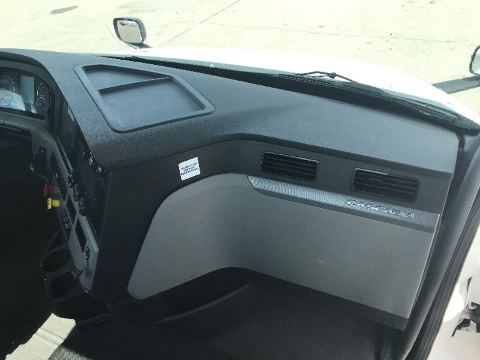 Day Cab Tractor-Heavy Duty Tractors-Freightliner-2020-T12664ST-Piqua-OH-409,103\n\t\tmiles-$ 52,250 - Image 13