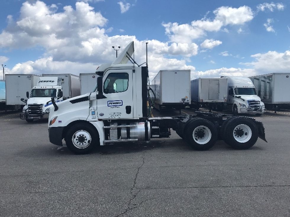 Day Cab Tractor-Heavy Duty Tractors-Freightliner-2020-T12664ST-Piqua-OH-409,103\n\t\tmiles-$ 52,250 - Image 4