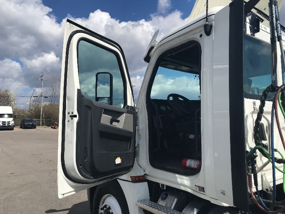 Day Cab Tractor-Heavy Duty Tractors-Freightliner-2020-T12664ST-Piqua-OH-409,103\n\t\tmiles-$ 52,250 - Image 9