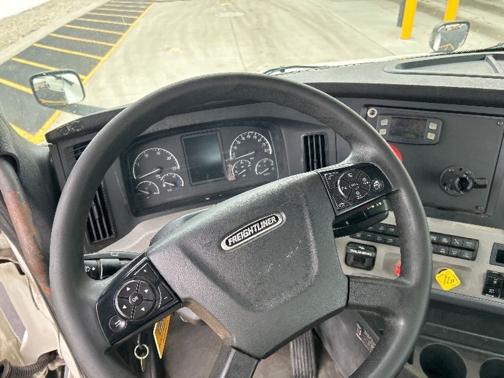 Day Cab Tractor-Heavy Duty Tractors-Freightliner-2020-T12664ST-Piqua-OH-435,976\n\t\tmiles-$ 47,750 - Image 11