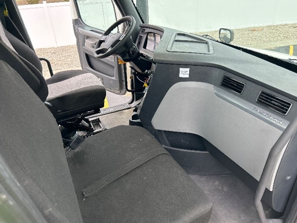 Day Cab Tractor-Heavy Duty Tractors-Freightliner-2020-T12664ST-Piqua-OH-435,976\n\t\tmiles-$ 47,750 - Image 13