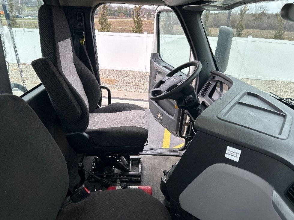 Day Cab Tractor-Heavy Duty Tractors-Freightliner-2020-T12664ST-Piqua-OH-435,976\n\t\tmiles-$ 47,750 - Image 14