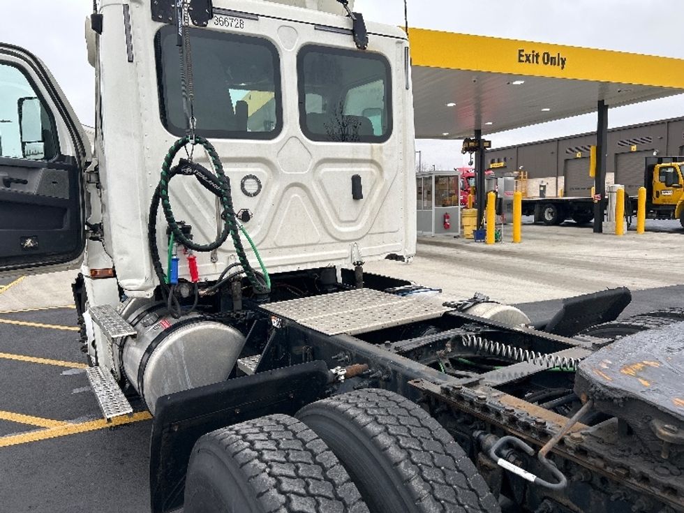 Day Cab Tractor-Heavy Duty Tractors-Freightliner-2020-T12664ST-Piqua-OH-435,976\n\t\tmiles-$ 47,750 - Image 17