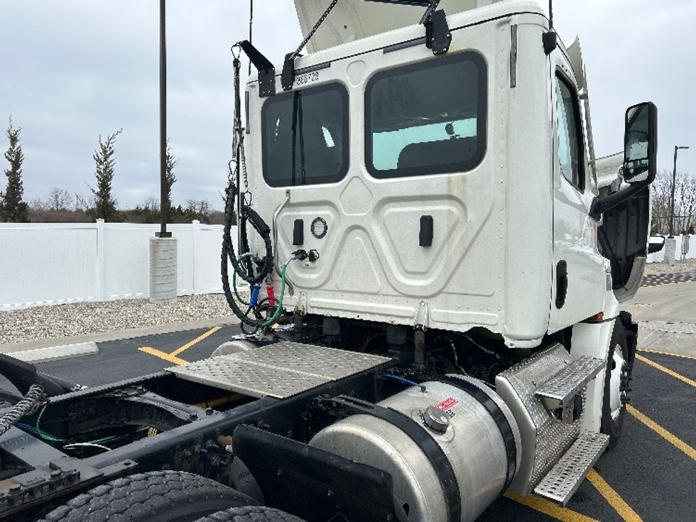 Day Cab Tractor-Heavy Duty Tractors-Freightliner-2020-T12664ST-Piqua-OH-435,976\n\t\tmiles-$ 47,750 - Image 18