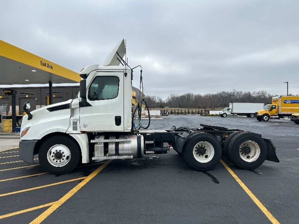 Day Cab Tractor-Heavy Duty Tractors-Freightliner-2020-T12664ST-Piqua-OH-435,976\n\t\tmiles-$ 47,750 - Image 4