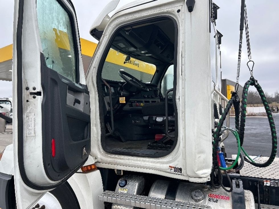 Day Cab Tractor-Heavy Duty Tractors-Freightliner-2020-T12664ST-Piqua-OH-435,976\n\t\tmiles-$ 47,750 - Image 9