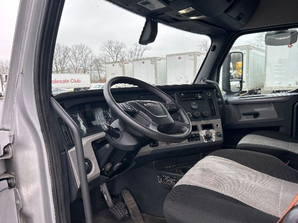 Day Cab Tractor-Heavy Duty Tractors-Freightliner-2020-T12664ST-Piqua-OH-440,511\n\t\tmiles-$ 47,500 - Image 10