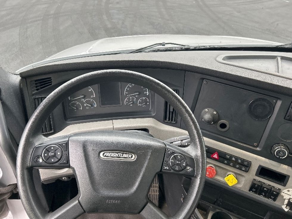 Day Cab Tractor-Heavy Duty Tractors-Freightliner-2020-T12664ST-Piqua-OH-440,511\n\t\tmiles-$ 47,500 - Image 11