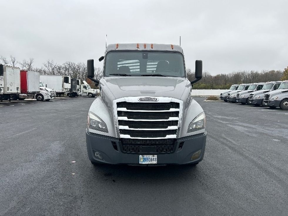 Day Cab Tractor-Heavy Duty Tractors-Freightliner-2020-T12664ST-Piqua-OH-440,511\n\t\tmiles-$ 47,500 - Image 2