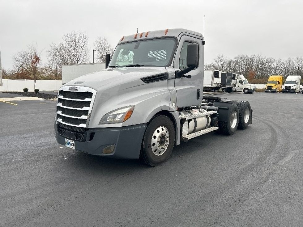 Day Cab Tractor-Heavy Duty Tractors-Freightliner-2020-T12664ST-Piqua-OH-440,511\n\t\tmiles-$ 47,500 - Image 3