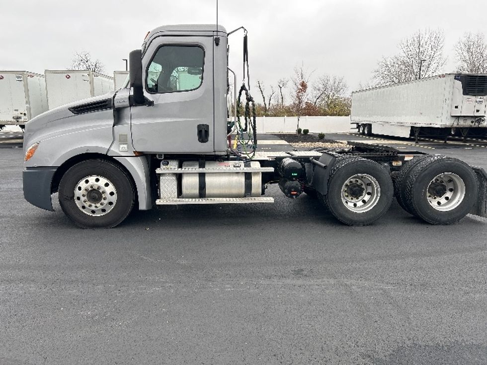 Day Cab Tractor-Heavy Duty Tractors-Freightliner-2020-T12664ST-Piqua-OH-440,511\n\t\tmiles-$ 47,500 - Image 4