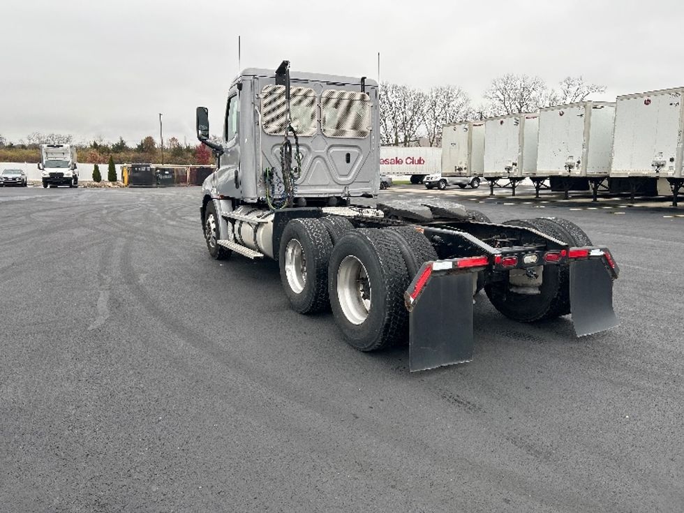 Day Cab Tractor-Heavy Duty Tractors-Freightliner-2020-T12664ST-Piqua-OH-440,511\n\t\tmiles-$ 47,500 - Image 5