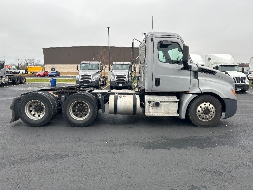 Day Cab Tractor-Heavy Duty Tractors-Freightliner-2020-T12664ST-Piqua-OH-440,511\n\t\tmiles-$ 47,500 - Image 8