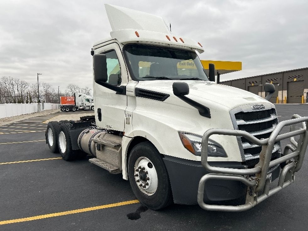 Day Cab Tractor-Heavy Duty Tractors-Freightliner-2020-T12664ST-Piqua-OH-458,293\n\t\tmiles-$ 46,000 - Image 1