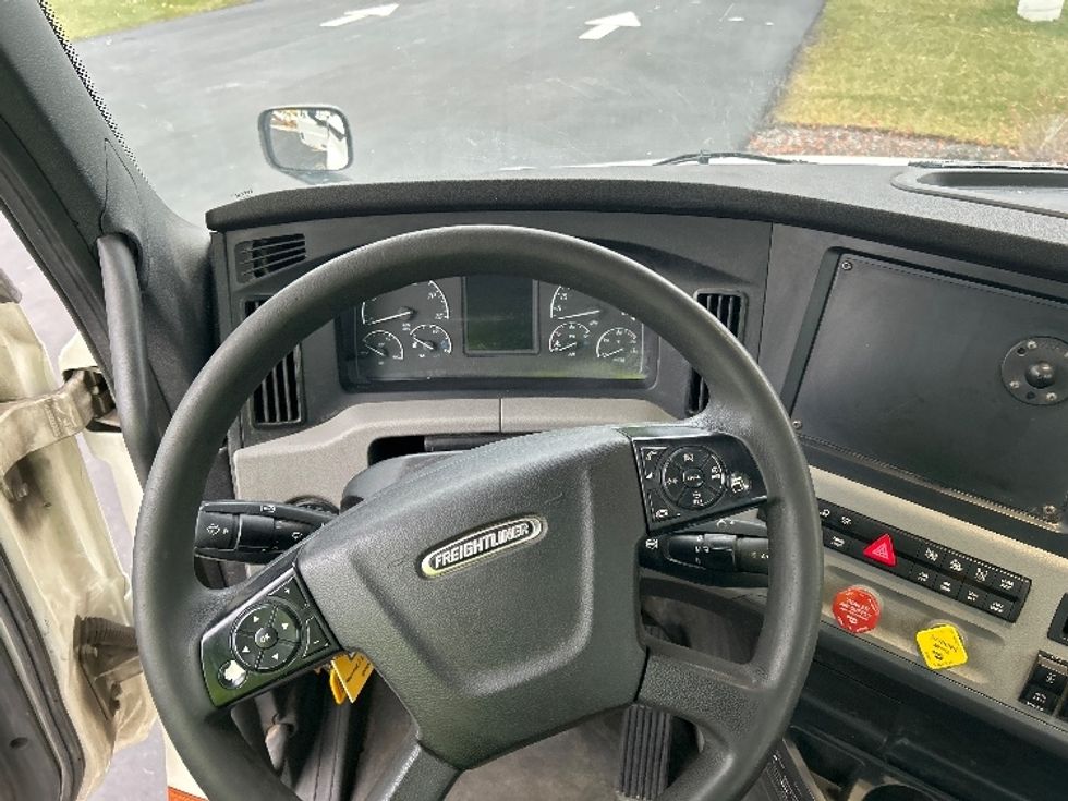 Day Cab Tractor-Heavy Duty Tractors-Freightliner-2020-T12664ST-Piqua-OH-458,293\n\t\tmiles-$ 46,000 - Image 11