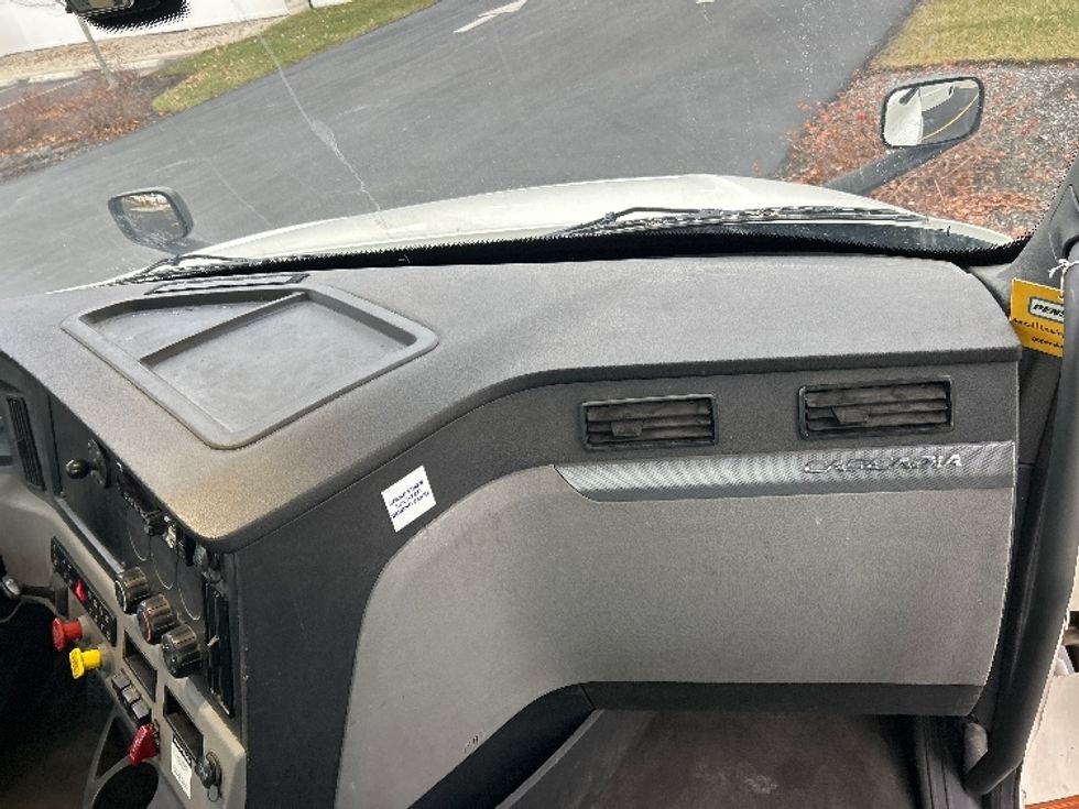 Day Cab Tractor-Heavy Duty Tractors-Freightliner-2020-T12664ST-Piqua-OH-458,293\n\t\tmiles-$ 46,000 - Image 13