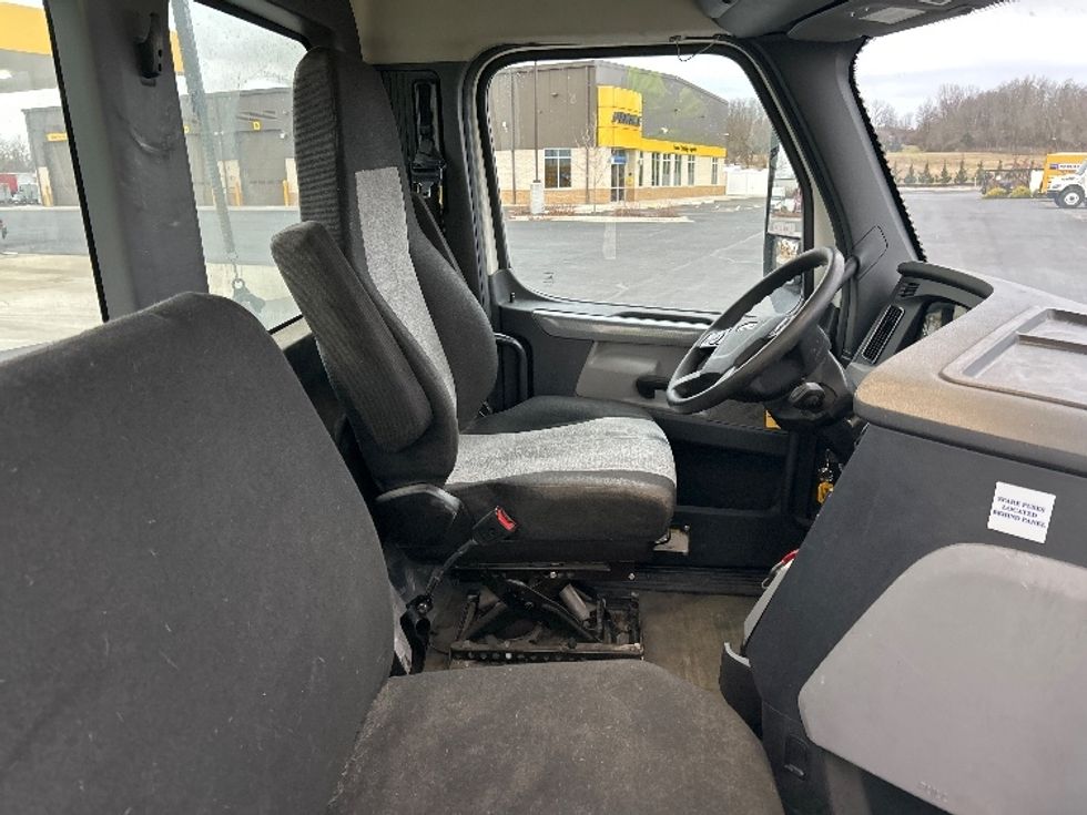 Day Cab Tractor-Heavy Duty Tractors-Freightliner-2020-T12664ST-Piqua-OH-458,293\n\t\tmiles-$ 46,000 - Image 14