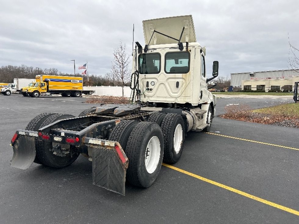 Day Cab Tractor-Heavy Duty Tractors-Freightliner-2020-T12664ST-Piqua-OH-458,293\n\t\tmiles-$ 46,000 - Image 7