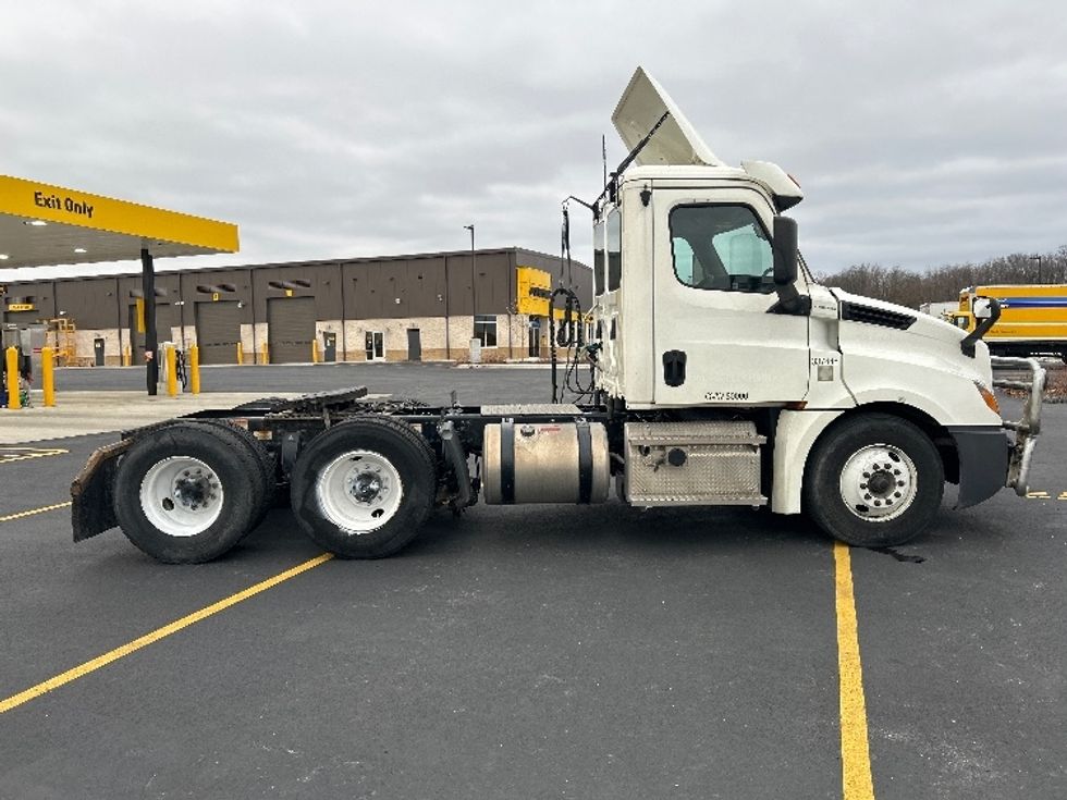 Day Cab Tractor-Heavy Duty Tractors-Freightliner-2020-T12664ST-Piqua-OH-458,293\n\t\tmiles-$ 46,000 - Image 8