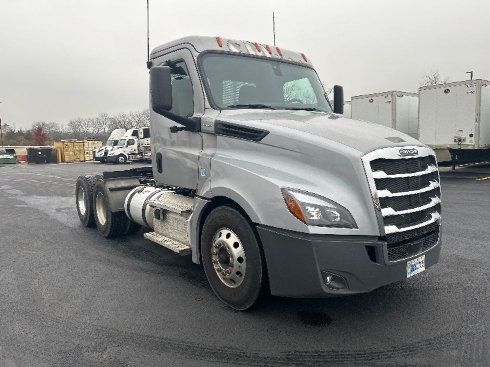 Day Cab Tractor-Heavy Duty Tractors-Freightliner-2020-T12664ST-Piqua-OH-477,381\n\t\tmiles-$ 43,000 - Image 1
