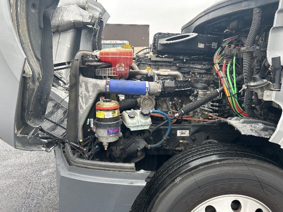 Day Cab Tractor-Heavy Duty Tractors-Freightliner-2020-T12664ST-Piqua-OH-477,381\n\t\tmiles-$ 43,000 - Image 16