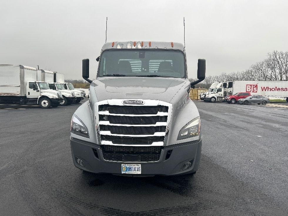 Day Cab Tractor-Heavy Duty Tractors-Freightliner-2020-T12664ST-Piqua-OH-477,381\n\t\tmiles-$ 43,000 - Image 2