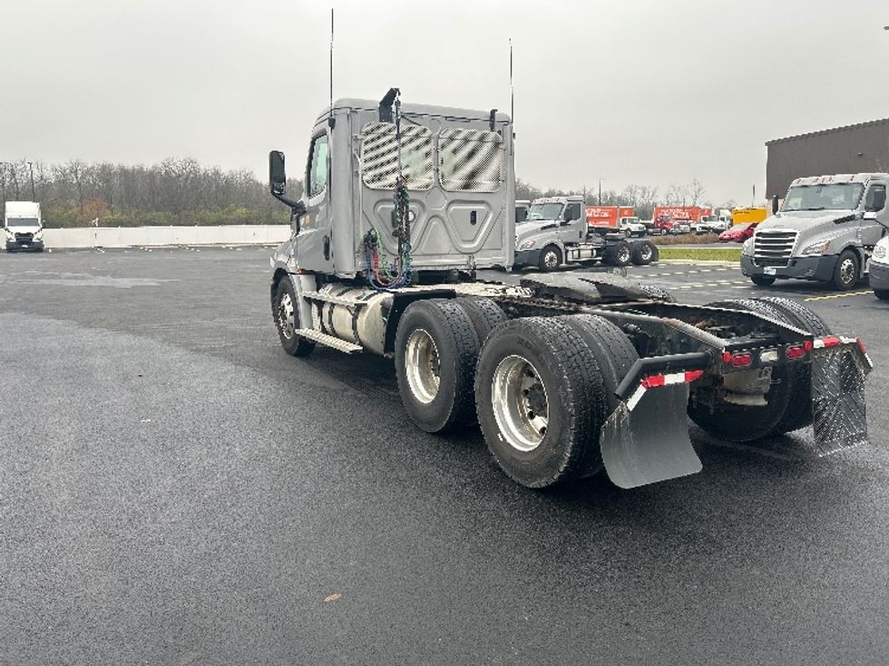 Day Cab Tractor-Heavy Duty Tractors-Freightliner-2020-T12664ST-Piqua-OH-477,381\n\t\tmiles-$ 43,000 - Image 5