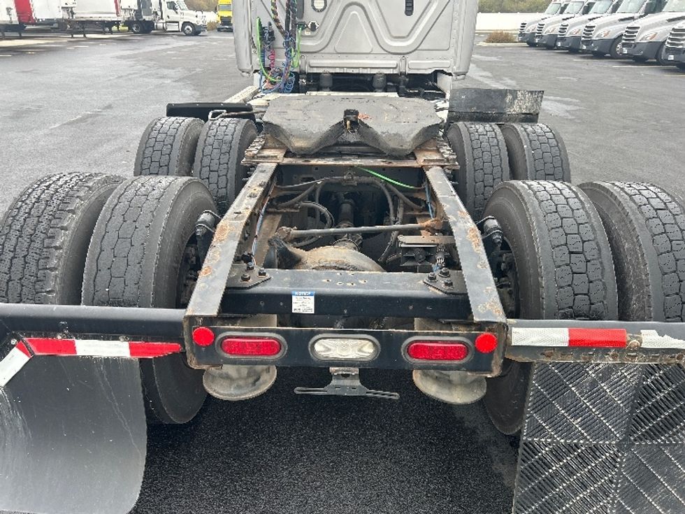 Day Cab Tractor-Heavy Duty Tractors-Freightliner-2020-T12664ST-Piqua-OH-477,381\n\t\tmiles-$ 43,000 - Image 6