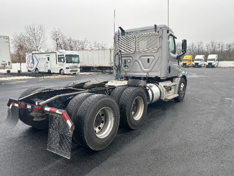 Day Cab Tractor-Heavy Duty Tractors-Freightliner-2020-T12664ST-Piqua-OH-477,381\n\t\tmiles-$ 43,000 - Image 7