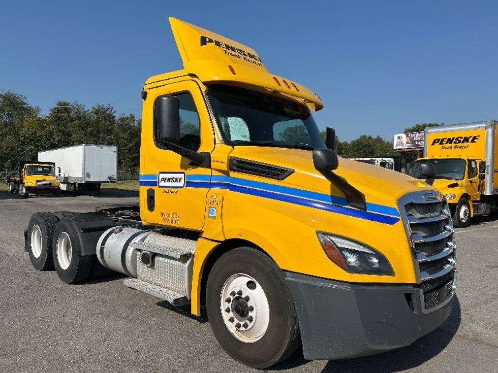 Day Cab Tractor-Heavy Duty Tractors-Freightliner-2020-T12664ST-Piqua-OH-478,462\n\t\tmiles-$ 39,500 - Image 1