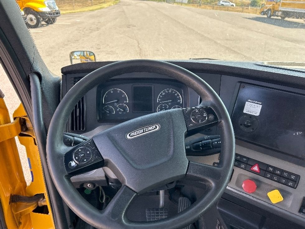 Day Cab Tractor-Heavy Duty Tractors-Freightliner-2020-T12664ST-Piqua-OH-478,462\n\t\tmiles-$ 39,500 - Image 11