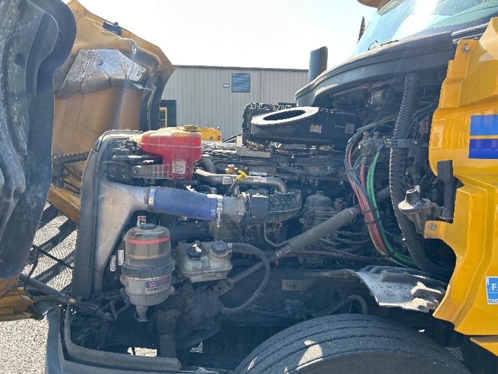 Day Cab Tractor-Heavy Duty Tractors-Freightliner-2020-T12664ST-Piqua-OH-478,462\n\t\tmiles-$ 39,500 - Image 16