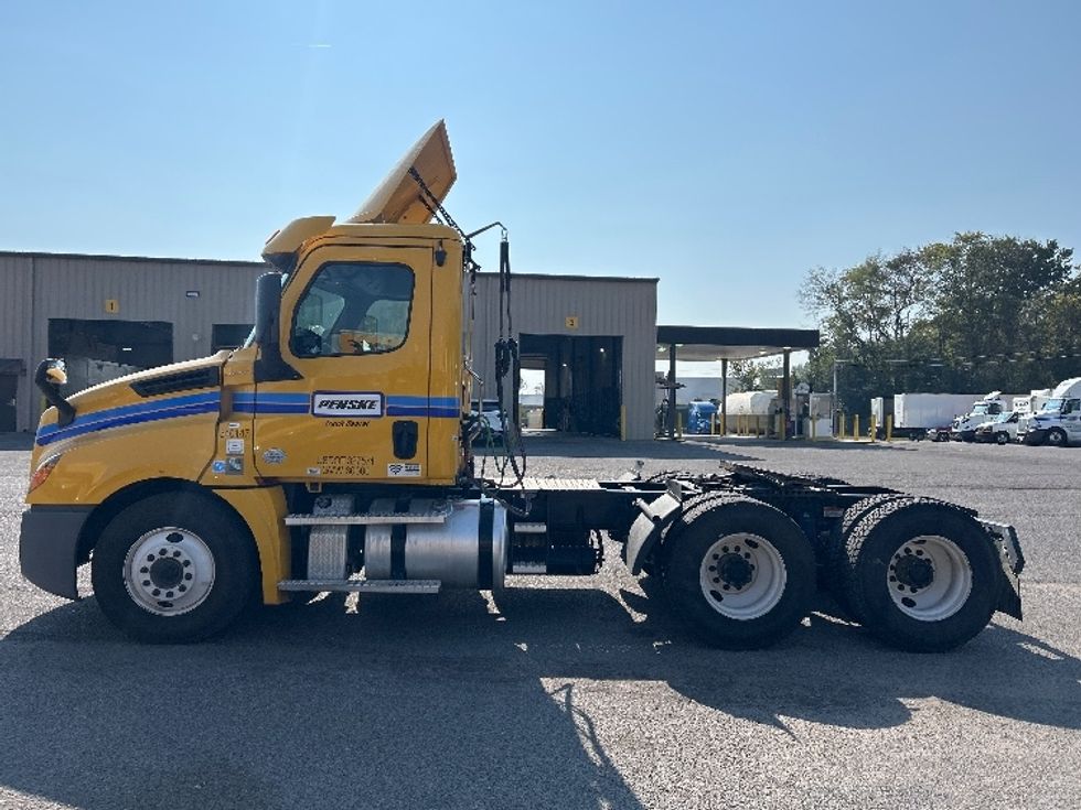Day Cab Tractor-Heavy Duty Tractors-Freightliner-2020-T12664ST-Piqua-OH-478,462\n\t\tmiles-$ 39,500 - Image 4