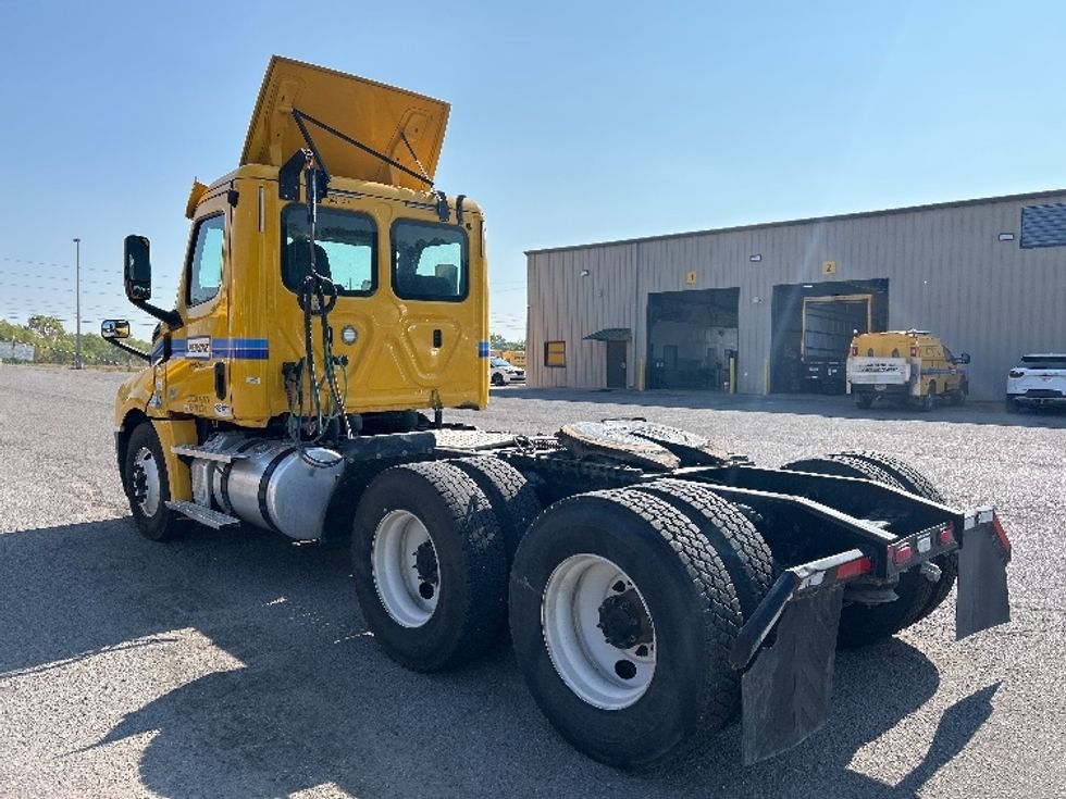 Day Cab Tractor-Heavy Duty Tractors-Freightliner-2020-T12664ST-Piqua-OH-478,462\n\t\tmiles-$ 39,500 - Image 5